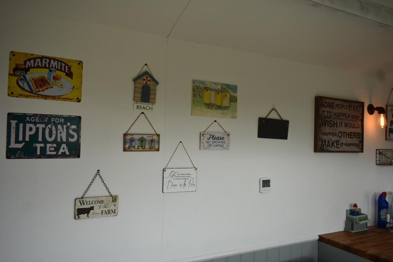 Lanterns Shepherds Huts & Glamping Happisburgh Buitenkant foto