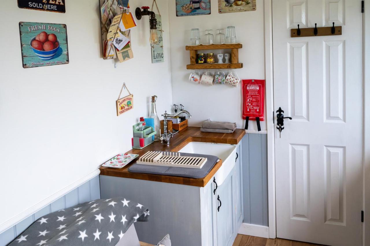 Lanterns Shepherds Huts & Glamping Happisburgh Buitenkant foto