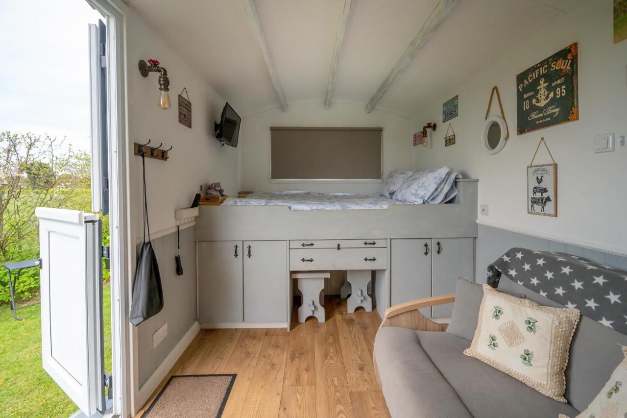 Lanterns Shepherds Huts & Glamping Happisburgh Buitenkant foto